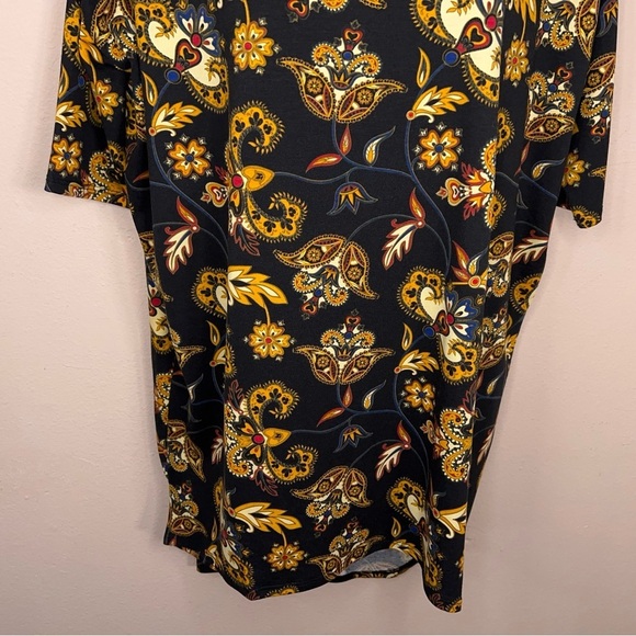 New Small LuLaRoe Black Gold Paisley Print Tee Irma Colorful Stretch Oversized - Picture 4 of 16